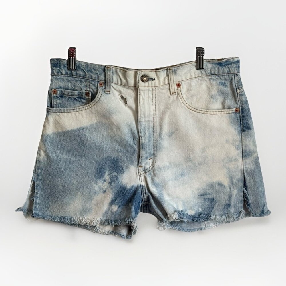 Levi’s Women’s Cutoff Jean Short Womens Bleach Blue Distressed Boho Beach (34x3)